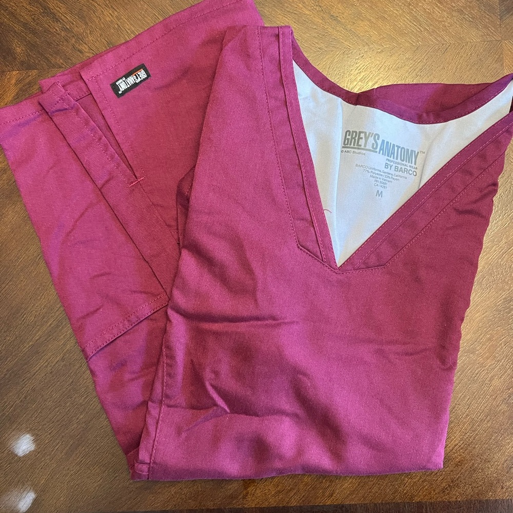 Grey’s Anatomy scrub top M.